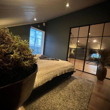 Villa Mysig Laegenhet Med Oeppen Planloesning Pa Haestgard. Ljung Esterno foto