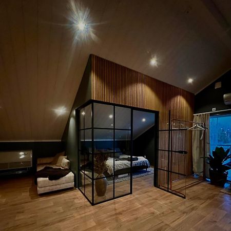 Villa Mysig Laegenhet Med Oeppen Planloesning Pa Haestgard. Ljung Esterno foto