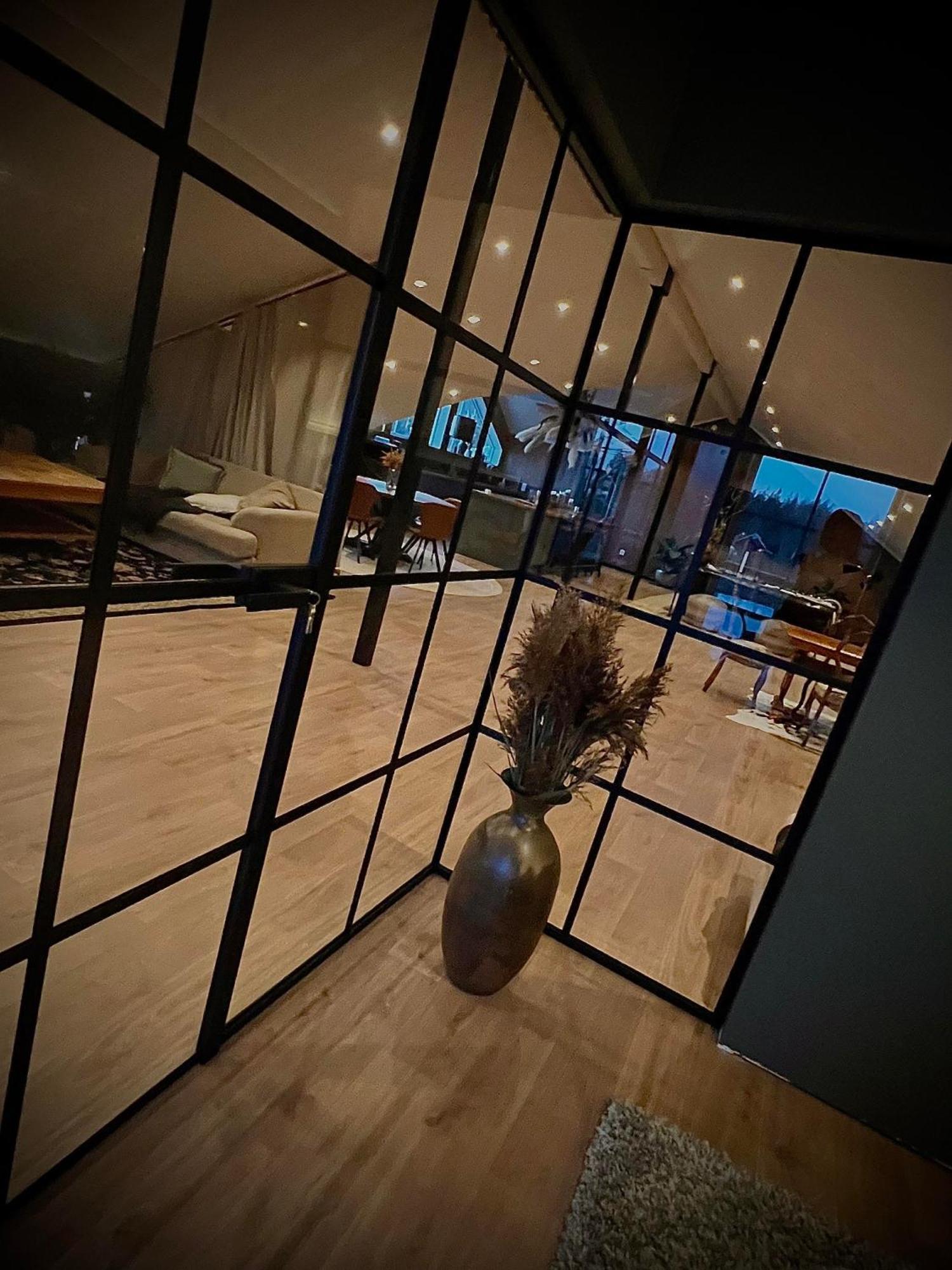 Villa Mysig Laegenhet Med Oeppen Planloesning Pa Haestgard. Ljung Esterno foto